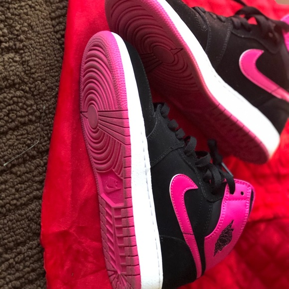 Nike - Picture 2 of 3